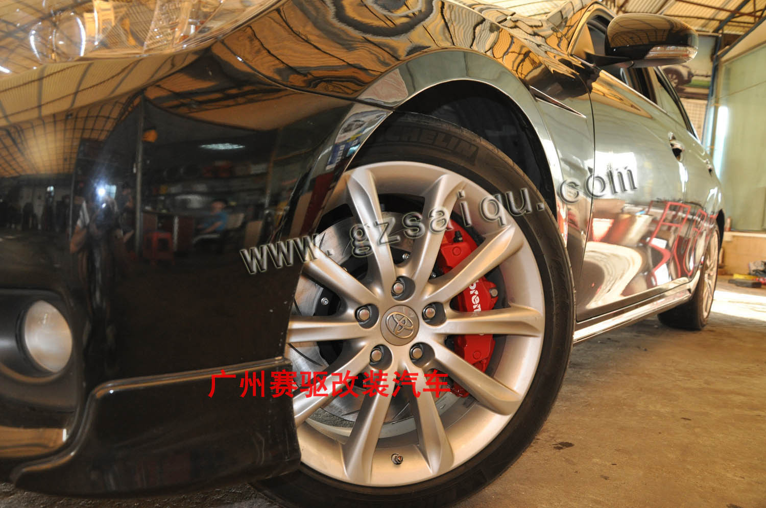 銳志改裝BREMBO六活塞剎車系統