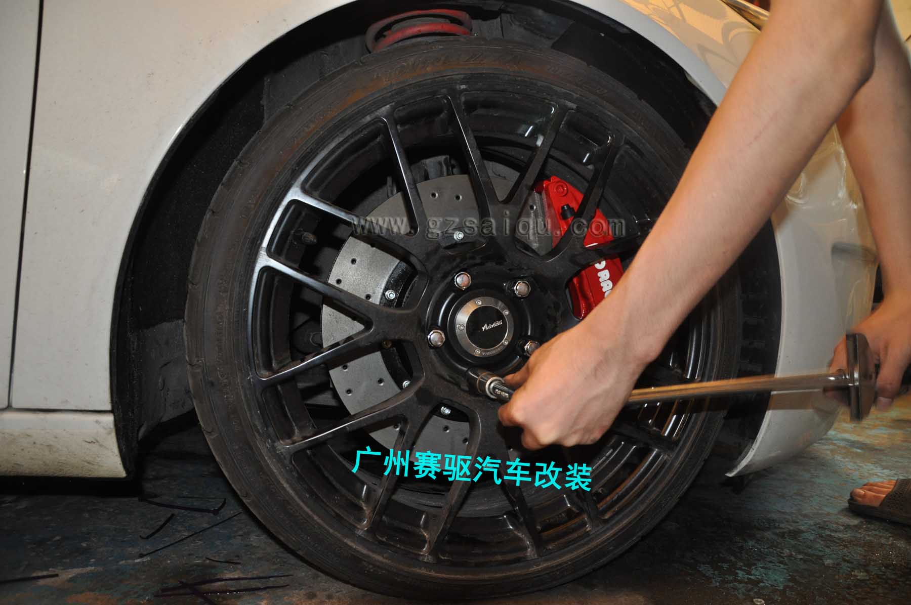 君威改裝AP六活塞剎車分泵