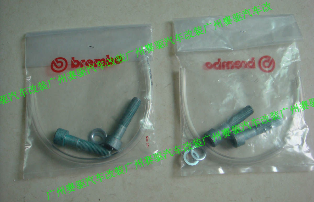 英菲尼迪FX35改裝意大利BREMBO競(jìng)技版8活塞剎車(chē)卡鉗套裝