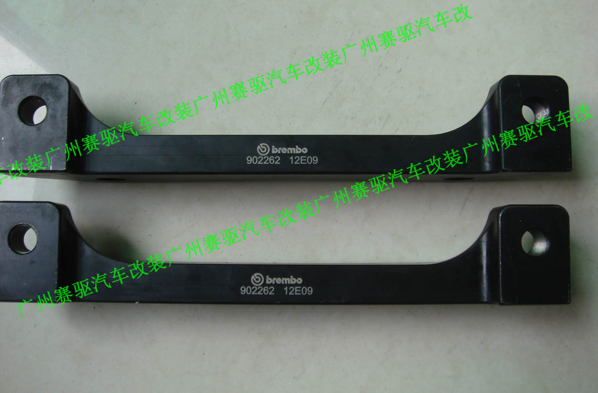 英菲尼迪FX35改裝意大利BREMBO競(jìng)技版8活塞剎車(chē)卡鉗套裝