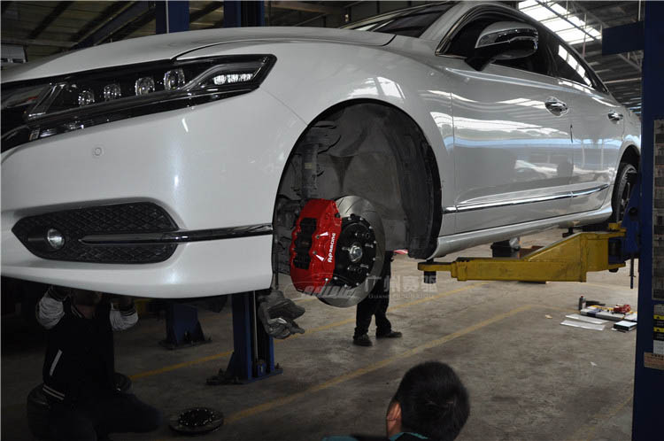 思鉑睿剎車升級英國AP9040剎車大六活塞剎車卡鉗