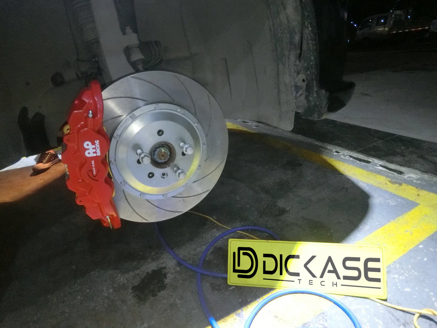 AP8520六活塞卡鉗搭配380剎車盤