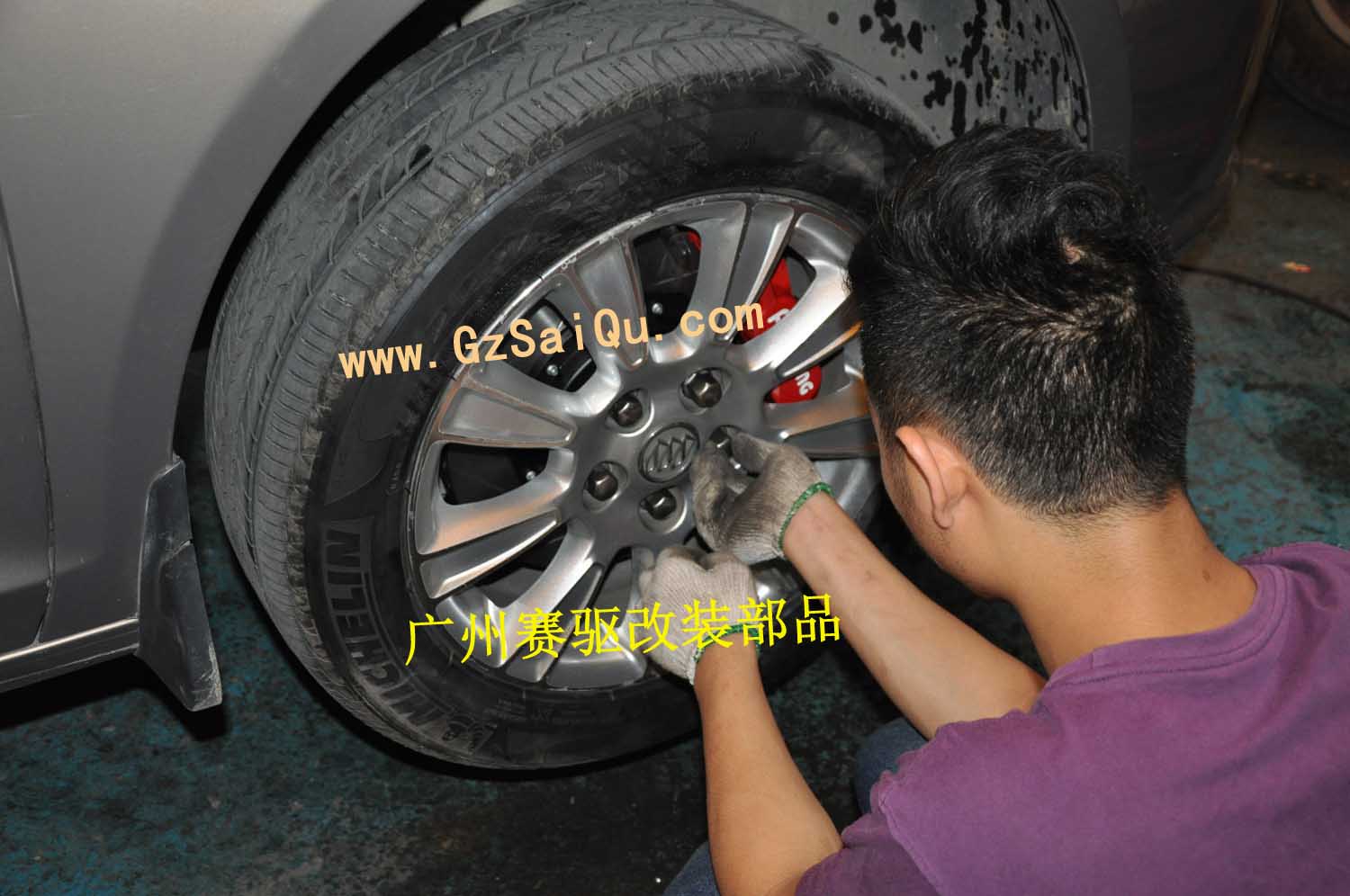 君越改裝剎車(chē)最后一步